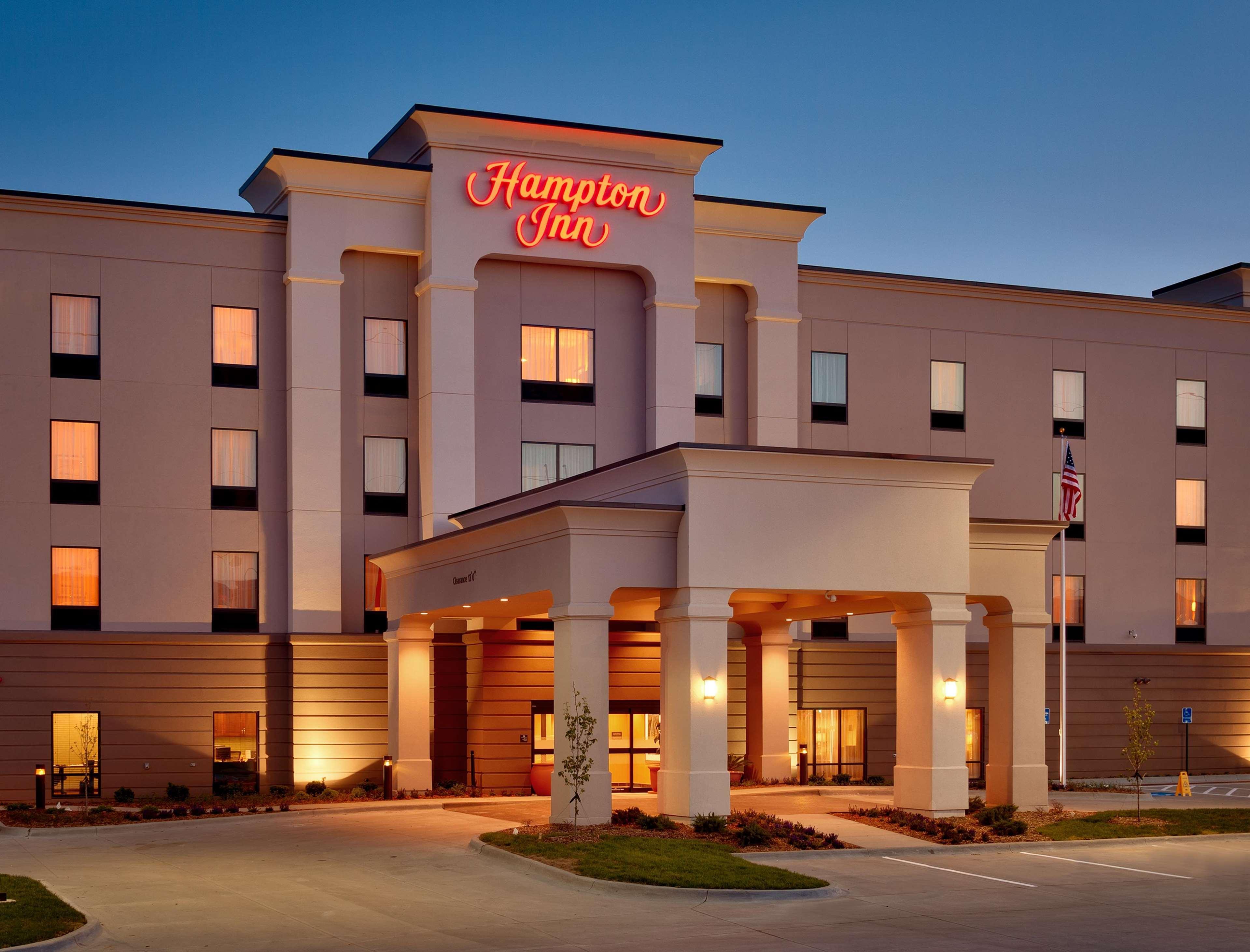 Hampton Inn Omaha/West Dodge Road, Old Mill Exterior photo