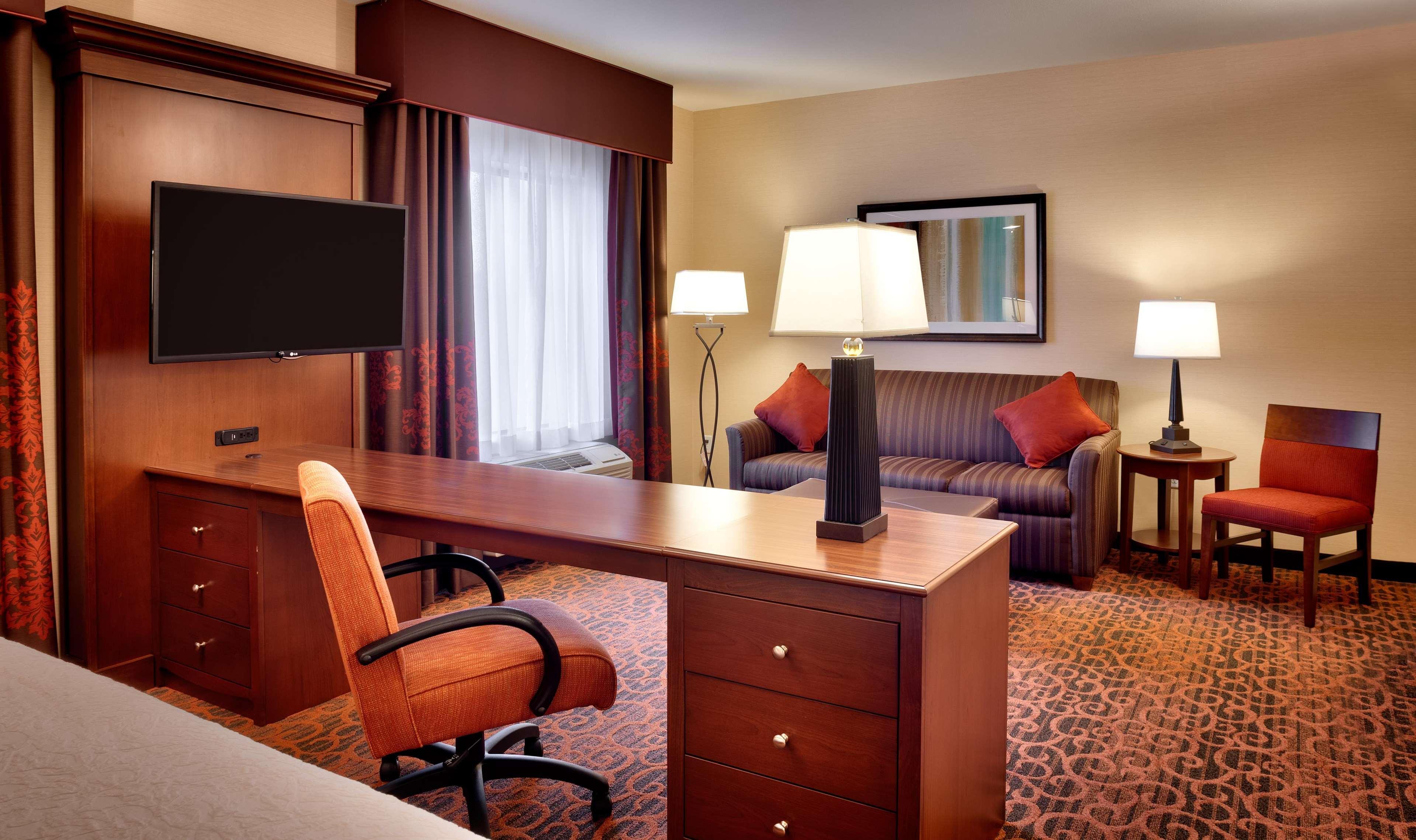 Hampton Inn Omaha/West Dodge Road, Old Mill Exterior photo