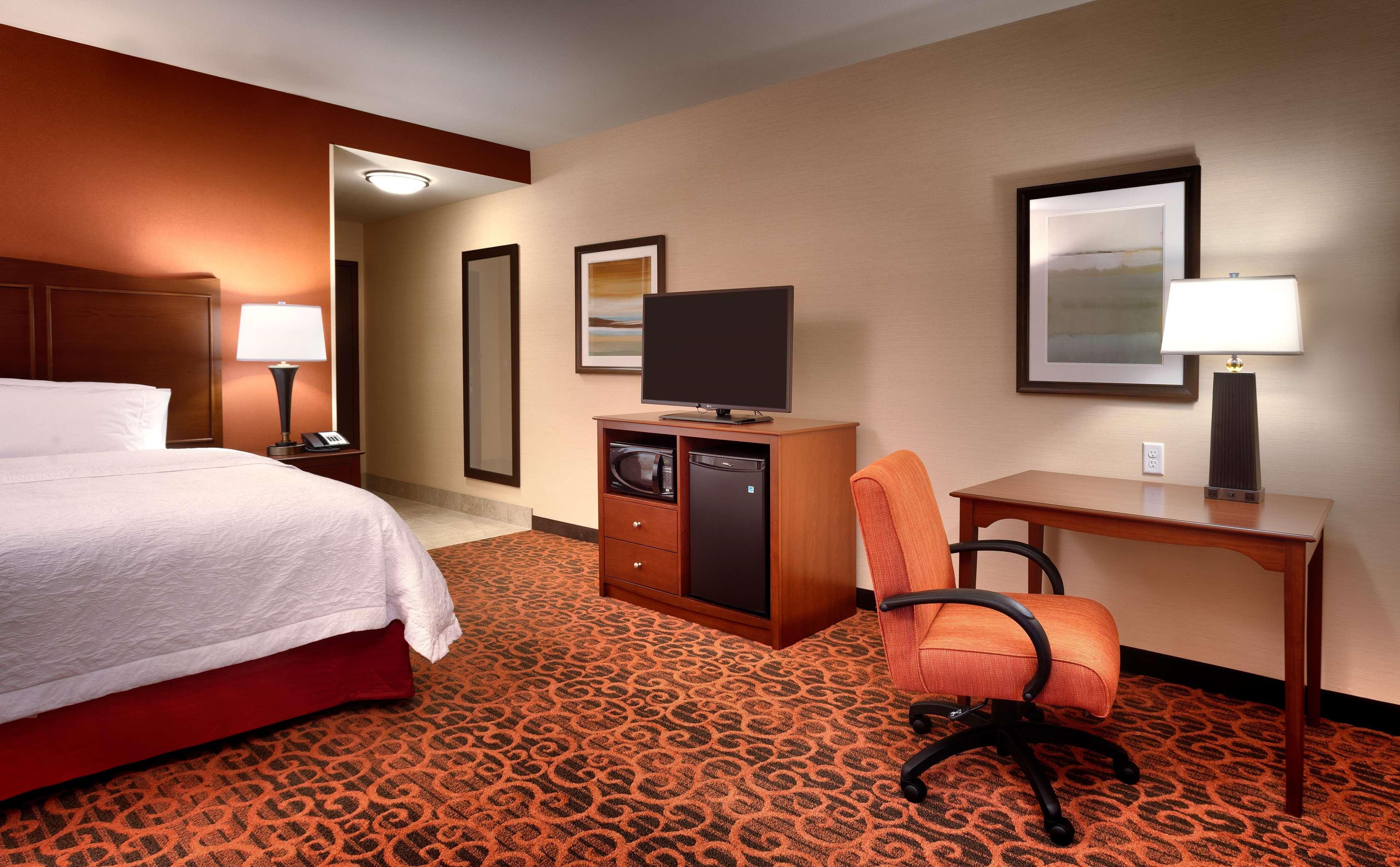 Hampton Inn Omaha/West Dodge Road, Old Mill Exterior photo