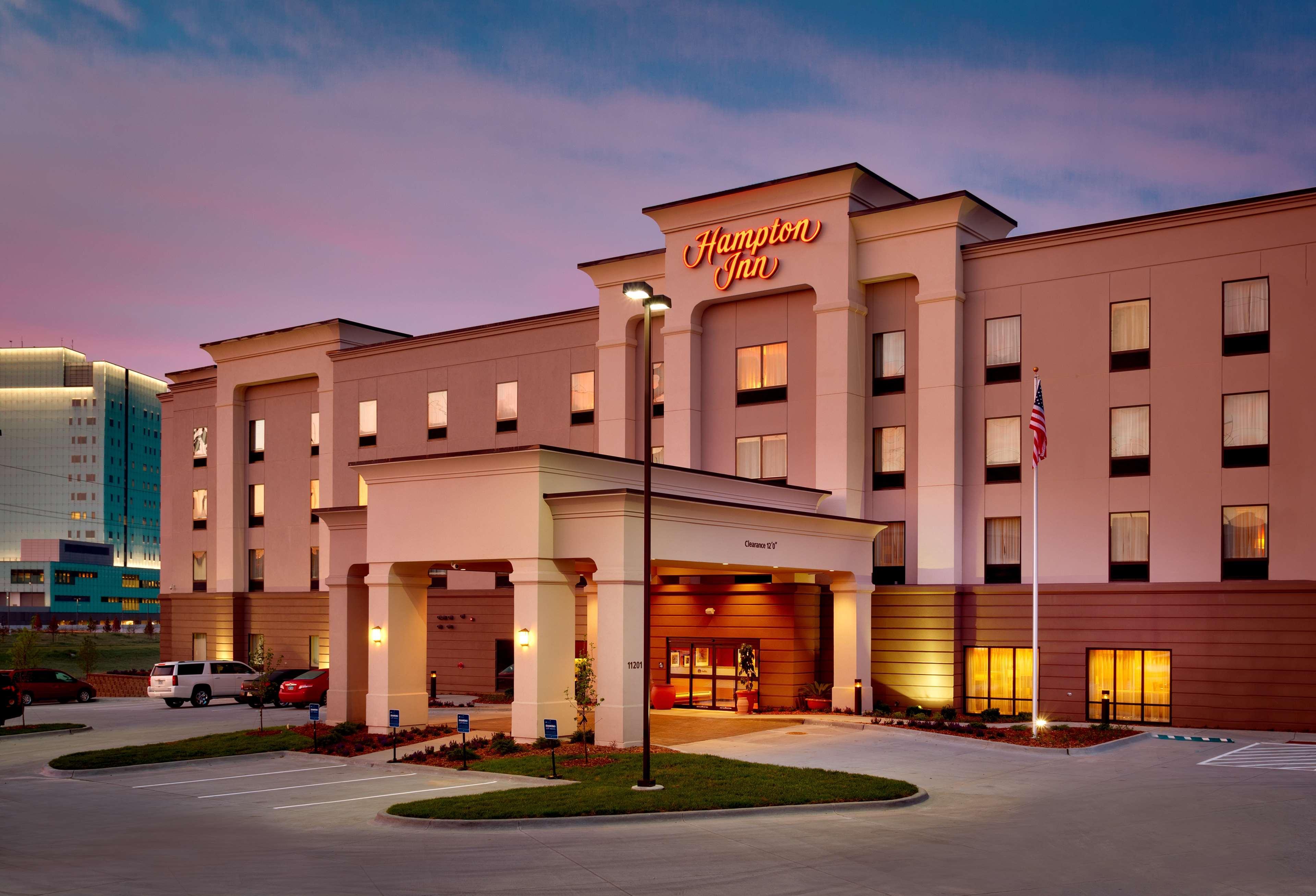 Hampton Inn Omaha/West Dodge Road, Old Mill Exterior photo