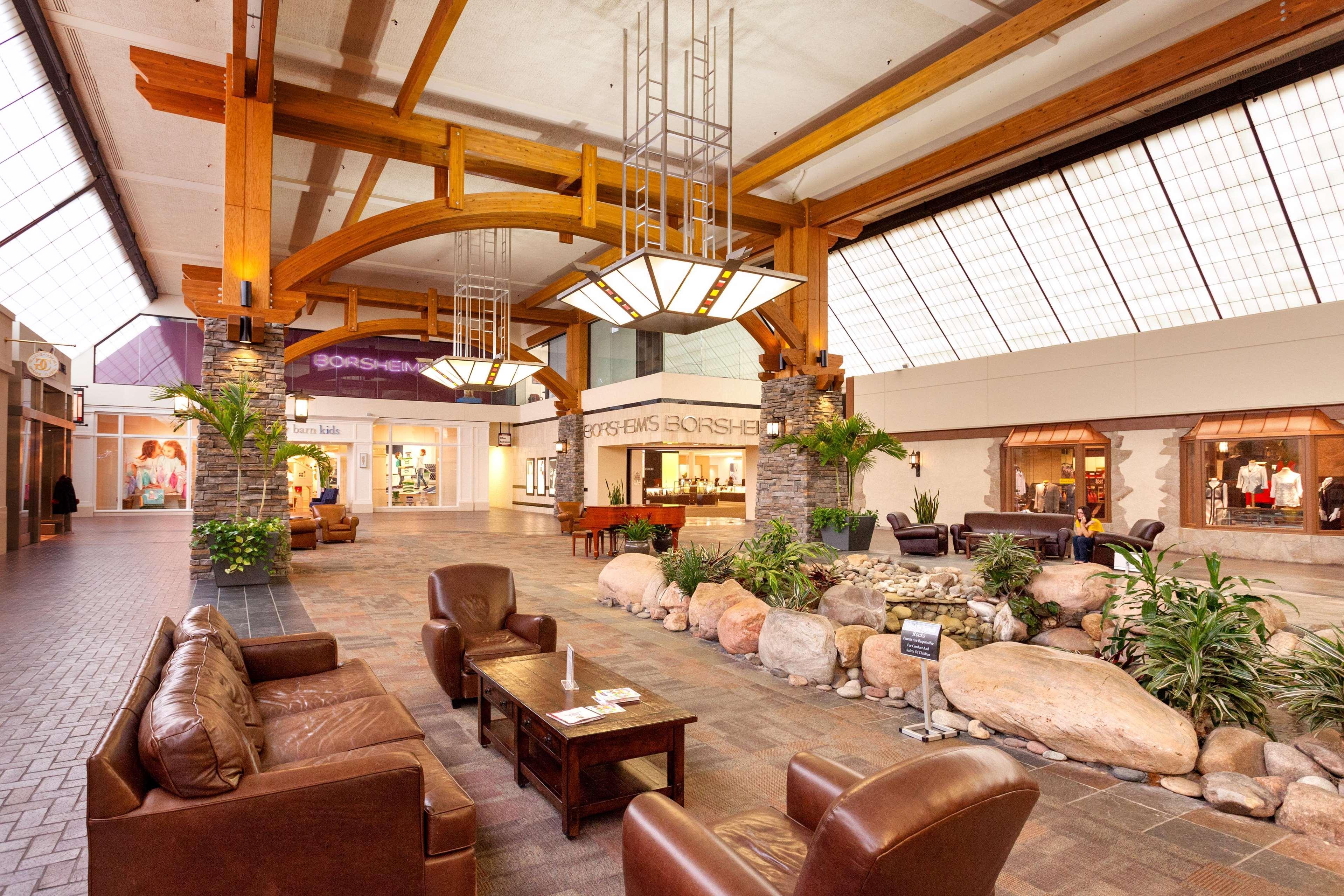 Hampton Inn Omaha/West Dodge Road, Old Mill Exterior photo